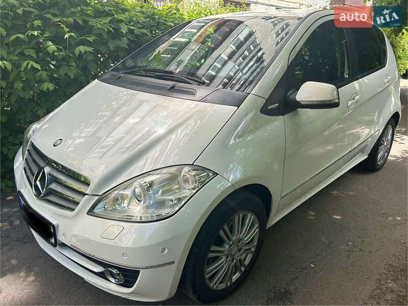 Хетчбек Mercedes-Benz A-Class 2011 в Вишневому