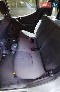 Хетчбек Mercedes-Benz A-Class 2004 в 