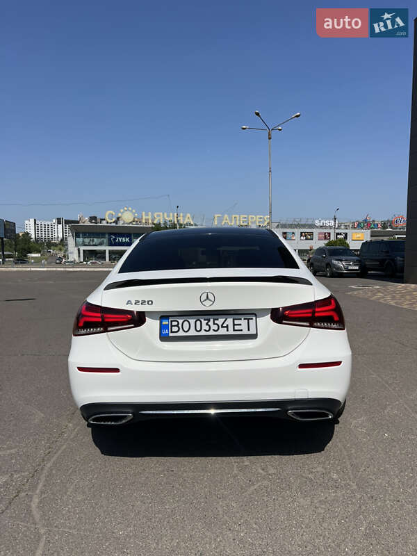 Седан Mercedes-Benz A-Class 2019 в Днепре