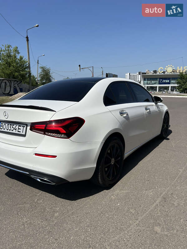 Седан Mercedes-Benz A-Class 2019 в Днепре