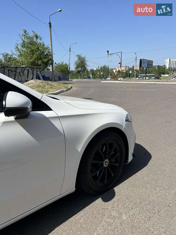Седан Mercedes-Benz A-Class 2019 в Днепре