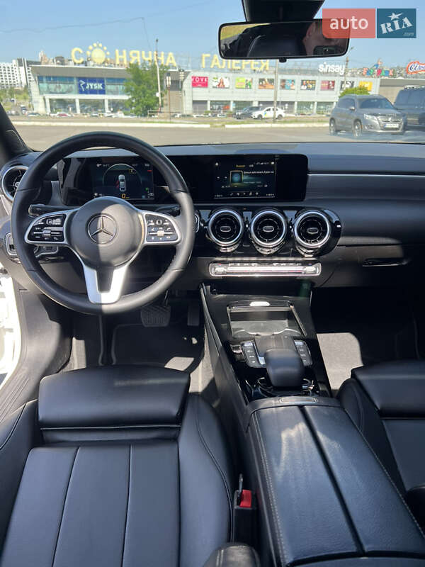 Седан Mercedes-Benz A-Class 2019 в Днепре