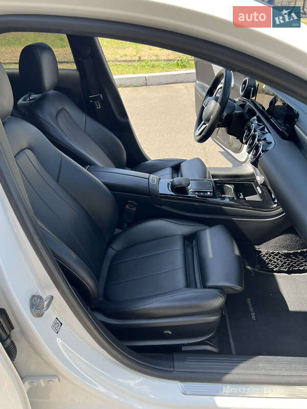 Седан Mercedes-Benz A-Class 2019 в Днепре