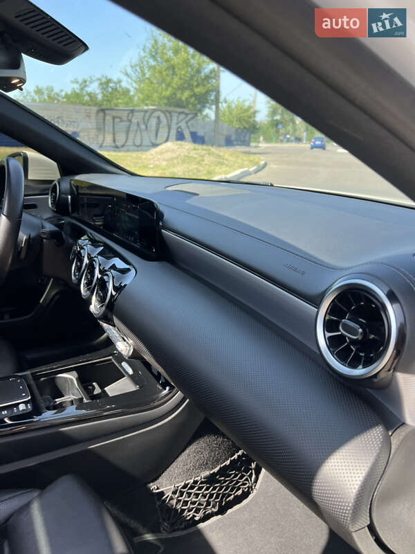 Седан Mercedes-Benz A-Class 2019 в Днепре