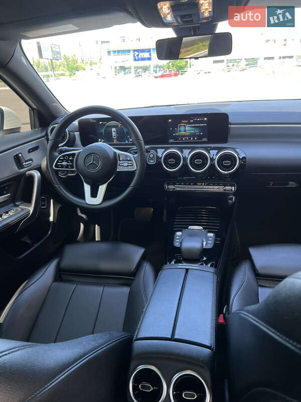 Седан Mercedes-Benz A-Class 2019 в Днепре