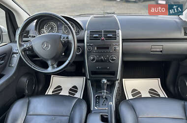 Хэтчбек Mercedes-Benz A-Class 2011 в 