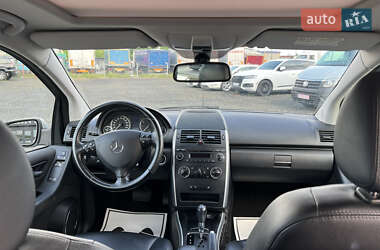 Хэтчбек Mercedes-Benz A-Class 2011 в 