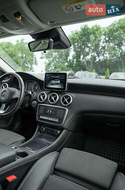 Хэтчбек Mercedes-Benz A-Class 2016 в 