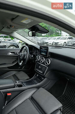 Хэтчбек Mercedes-Benz A-Class 2016 в 