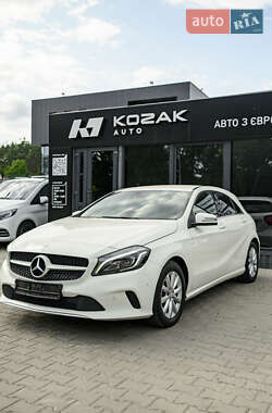 Хэтчбек Mercedes-Benz A-Class 2016 в 