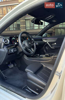 Хэтчбек Mercedes-Benz A-Class 2020 в 