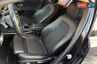 Хэтчбек Mercedes-Benz A-Class 2019 в 
