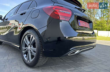 Хетчбек Mercedes-Benz A-Class 2016 в 