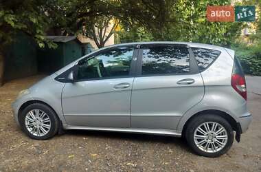 Хэтчбек Mercedes-Benz A-Class 2009 в 