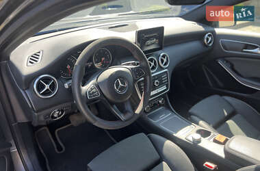 Хетчбек Mercedes-Benz A-Class 2018 в 