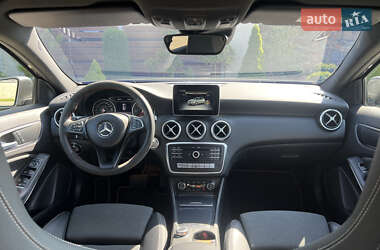 Хетчбек Mercedes-Benz A-Class 2018 в 