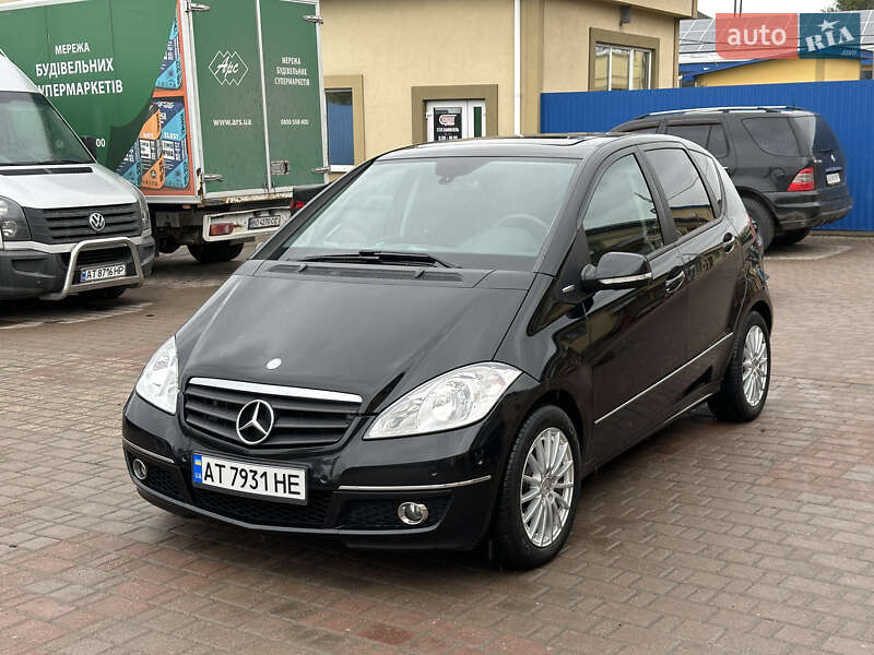 Хэтчбек Mercedes-Benz A-Class 2010 в 