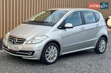 Хэтчбек Mercedes-Benz A-Class 2011 в 