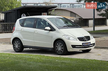 Хэтчбек Mercedes-Benz A-Class 2010 в 