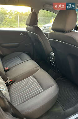 Хэтчбек Mercedes-Benz A-Class 2011 в 