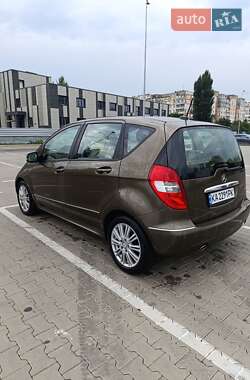 Хэтчбек Mercedes-Benz A-Class 2009 в 