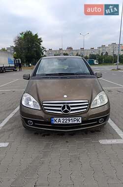 Хэтчбек Mercedes-Benz A-Class 2009 в 