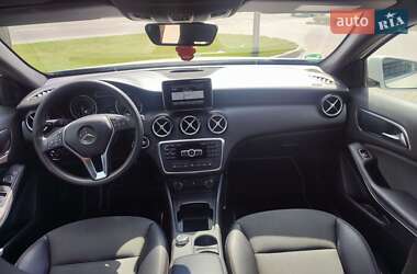 Хэтчбек Mercedes-Benz A-Class 2012 в 