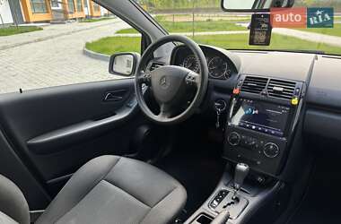 Хэтчбек Mercedes-Benz A-Class 2011 в 