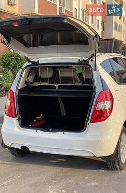 Хэтчбек Mercedes-Benz A-Class 2010 в 