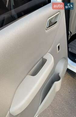 Хэтчбек Mercedes-Benz A-Class 2010 в 