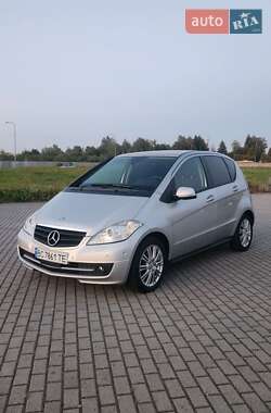 Хэтчбек Mercedes-Benz A-Class 2010 в 