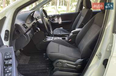 Хэтчбек Mercedes-Benz A-Class 2010 в 