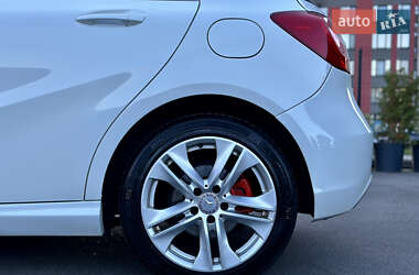 Хэтчбек Mercedes-Benz A-Class 2012 в 
