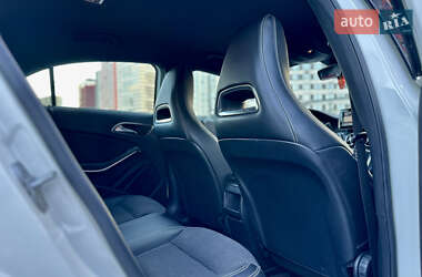 Хэтчбек Mercedes-Benz A-Class 2012 в 