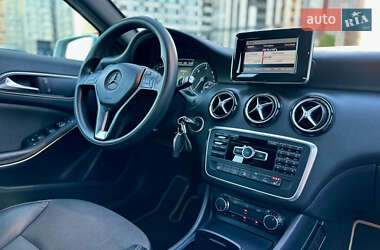 Хэтчбек Mercedes-Benz A-Class 2012 в 
