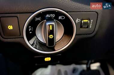 Хэтчбек Mercedes-Benz A-Class 2016 в 