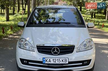 Хэтчбек Mercedes-Benz A-Class 2010 в 