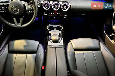 Хэтчбек Mercedes-Benz A-Class 2019 в 
