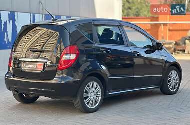 Хэтчбек Mercedes-Benz A-Class 2010 в 