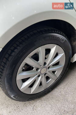 Хетчбек Mercedes-Benz A-Class 2014 в 