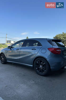 Хэтчбек Mercedes-Benz A-Class 2012 в 