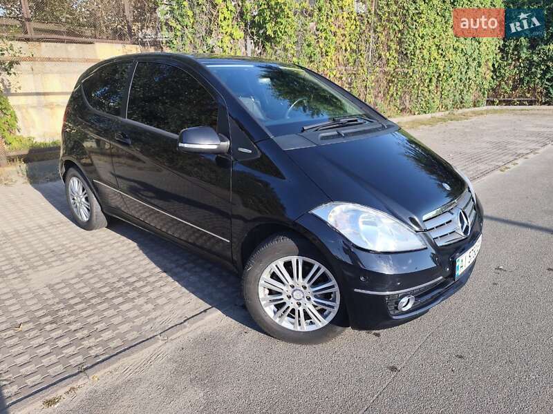 Купе Mercedes-Benz A-Class 2010 в 