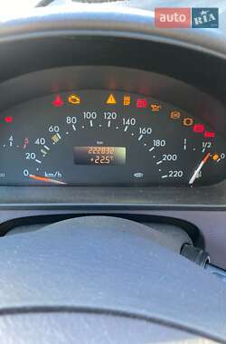 Хэтчбек Mercedes-Benz A-Class 2004 в 