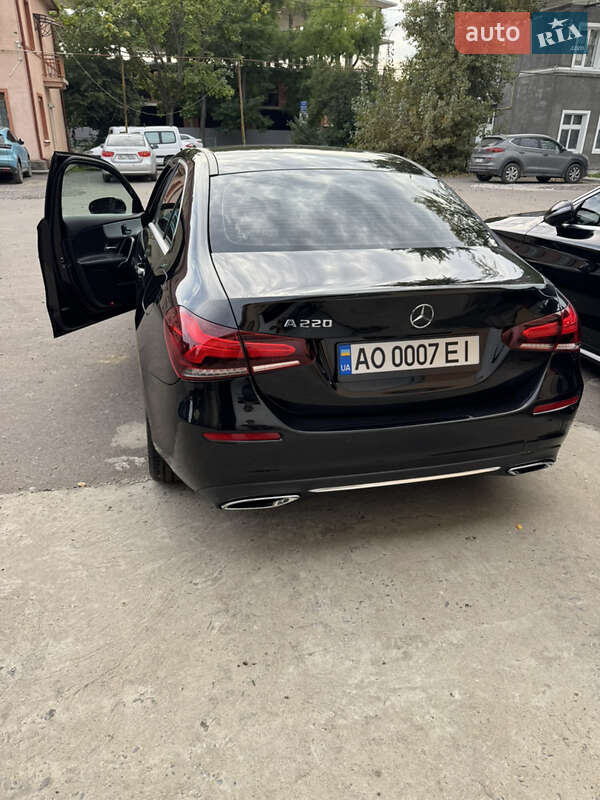 Седан Mercedes-Benz A-Class 2019 в Ужгороде