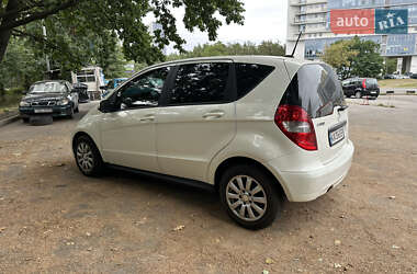 Хэтчбек Mercedes-Benz A-Class 2009 в 