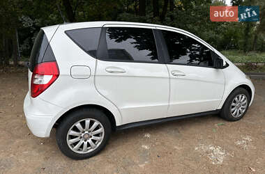 Хэтчбек Mercedes-Benz A-Class 2009 в 