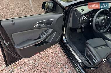 Хэтчбек Mercedes-Benz A-Class 2016 в 