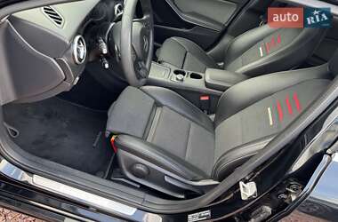 Хэтчбек Mercedes-Benz A-Class 2016 в 