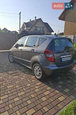 Хэтчбек Mercedes-Benz A-Class 2011 в 