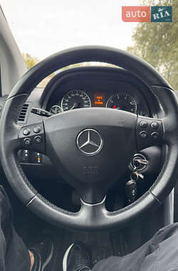 Хэтчбек Mercedes-Benz A-Class 2010 в 